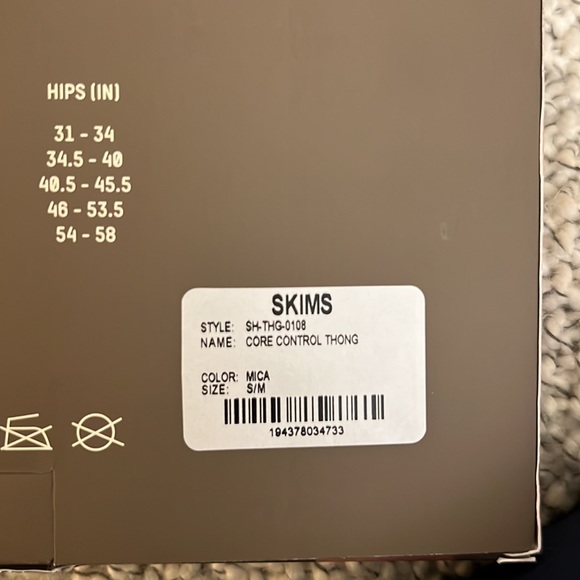 SKIMS core control thong. NEVER WORN - Picture 5 of 5
